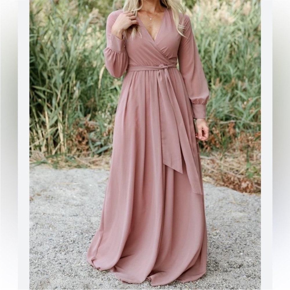 Baltic Born Dusty Pink Wrap Tie
Front Gown M